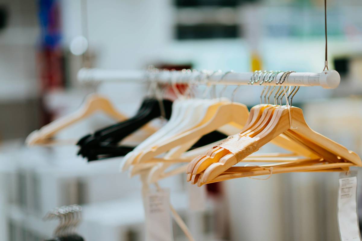 Comparison chart showing features of different climbing harness models.