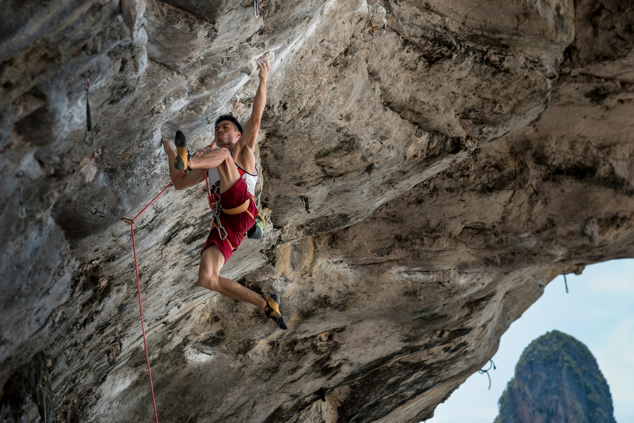 Side-by-side photo comparison of a climber struggling with an ill-fitting harness versus confidently climbing with a well-adjusted one